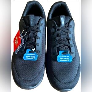 Skechers performance lightweight shoes. NWT. Machine washable. Women’s size 8.5